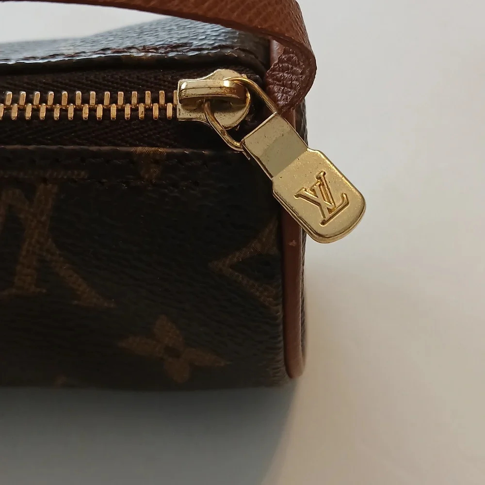LOUIS VUITTON Pouch - Picture 7 of 7